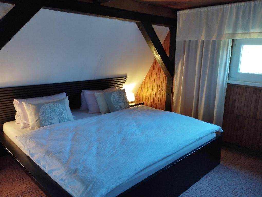 Postel nebo postele na pokoji v ubytování 4Rest&Fun Krušné hory