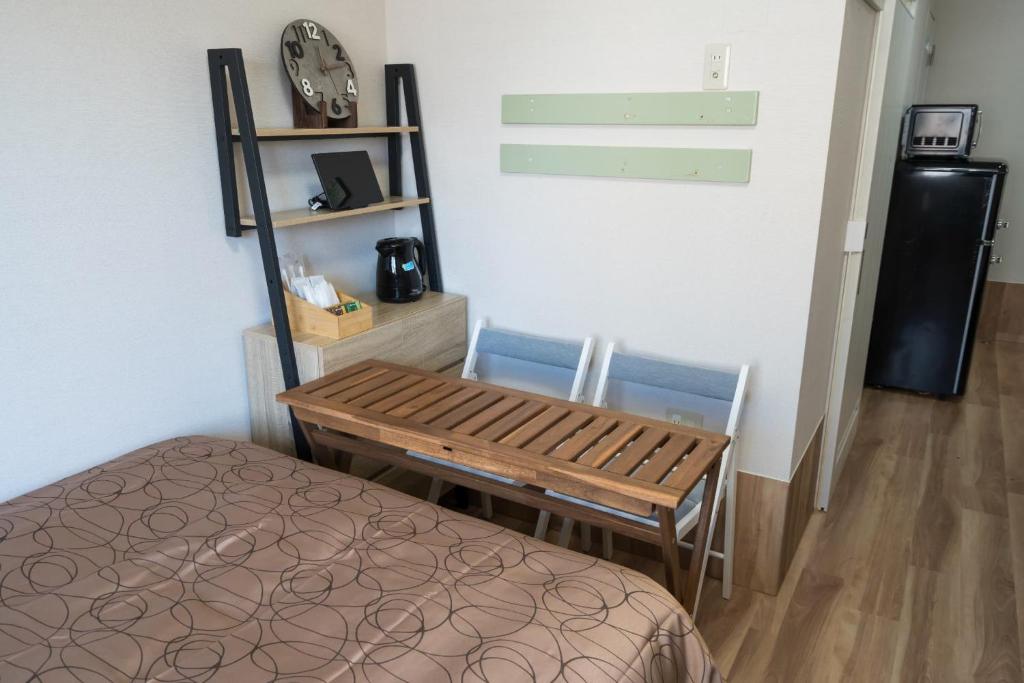 Postel nebo postele na pokoji v ubytování HOTEL 萃 the 3rd-雑餉隈駅前-無人ホテル-HOTEL SUI the third-ZASSHO-Unmanned Hotel