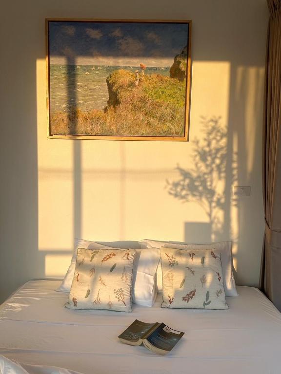 Postel nebo postele na pokoji v ubytování Coastal getaway at Cha-am