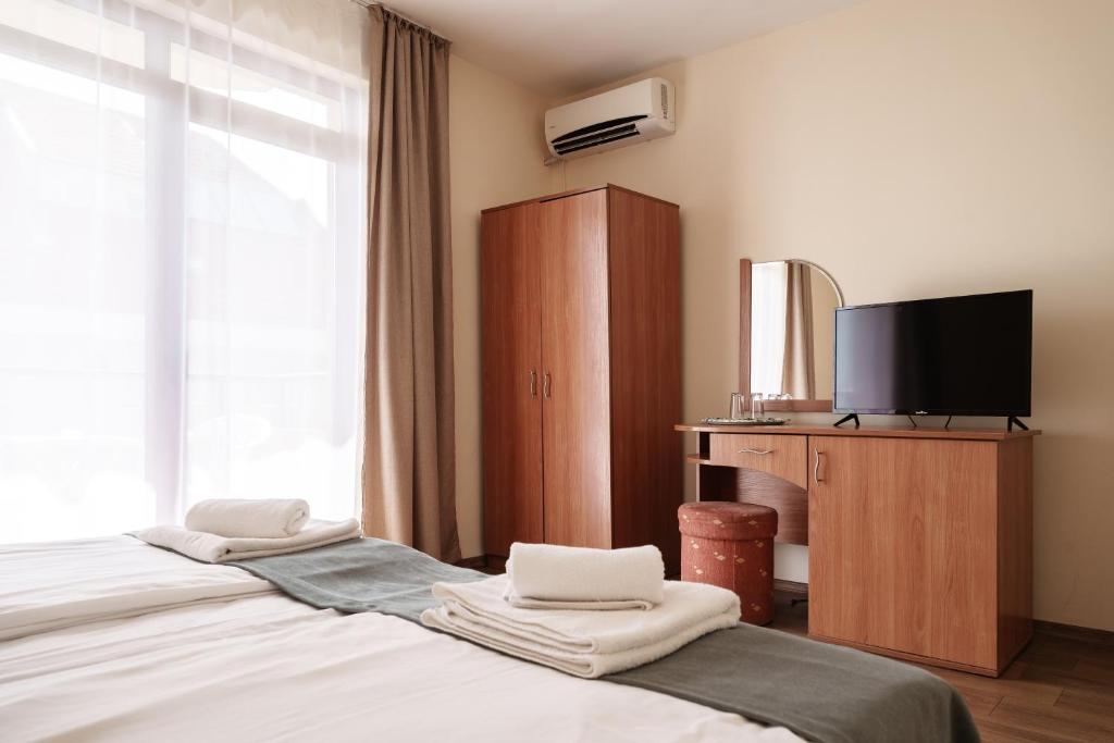 TV a/nebo společenská místnost v ubytování Hotel Milan