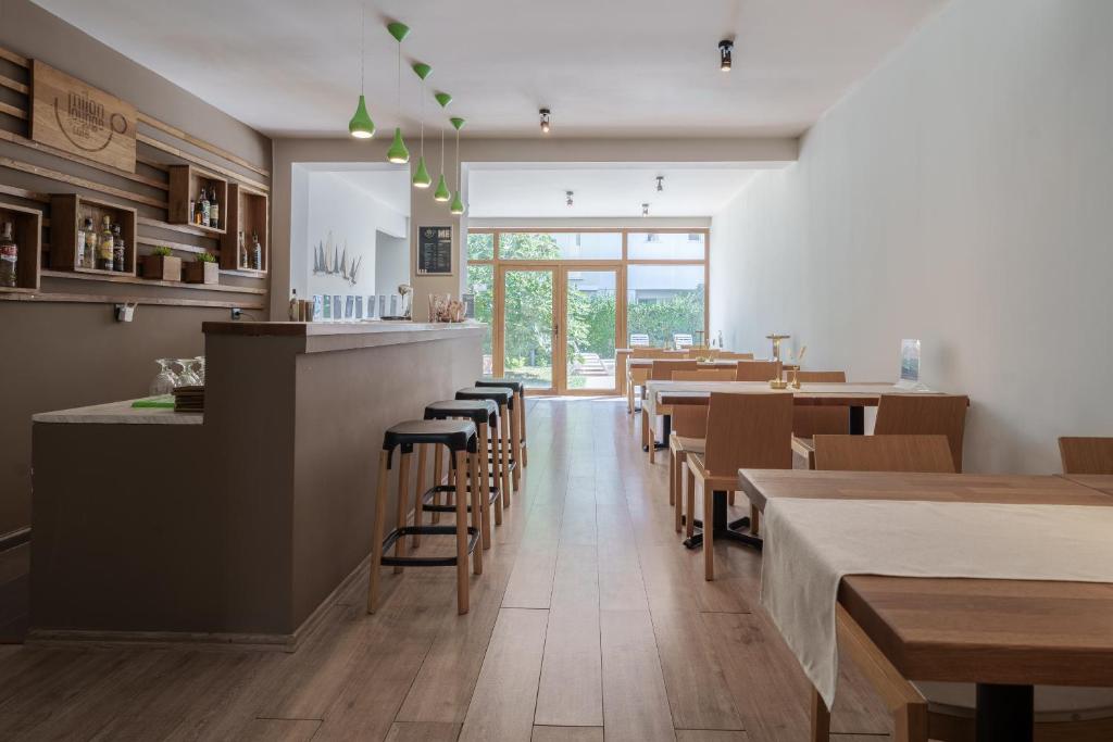 Kuchyň nebo kuchyňský kout v ubytování Hotel Milan