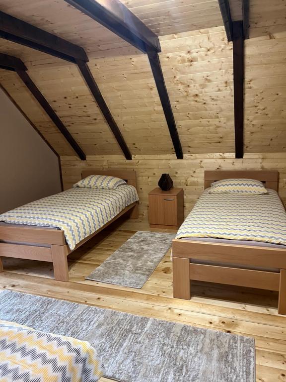 Postel nebo postele na pokoji v ubytování Apartments Bogdanović