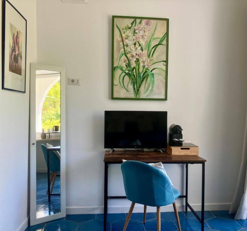 Uma TV ou centro de entretenimento em Villa Striano Boutique