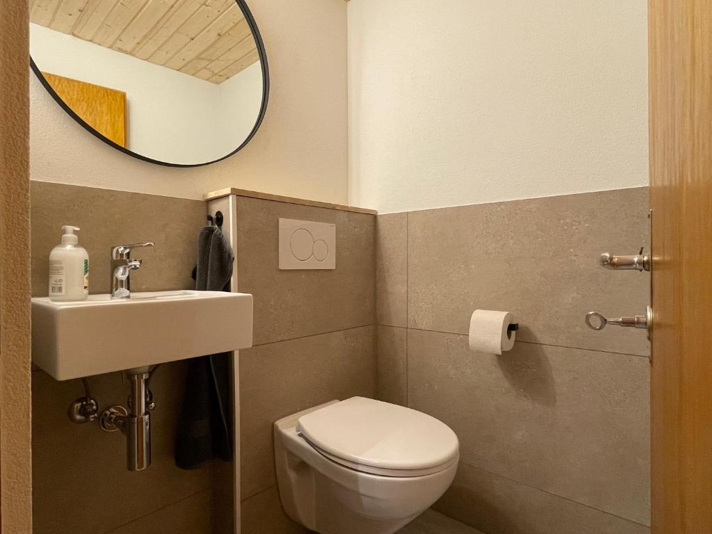 Koupelna v ubytování Gemütliche Wohnung mit traditionellem Trittofen