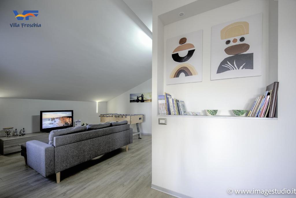A television and/or entertainment centre at Villa Freschìa