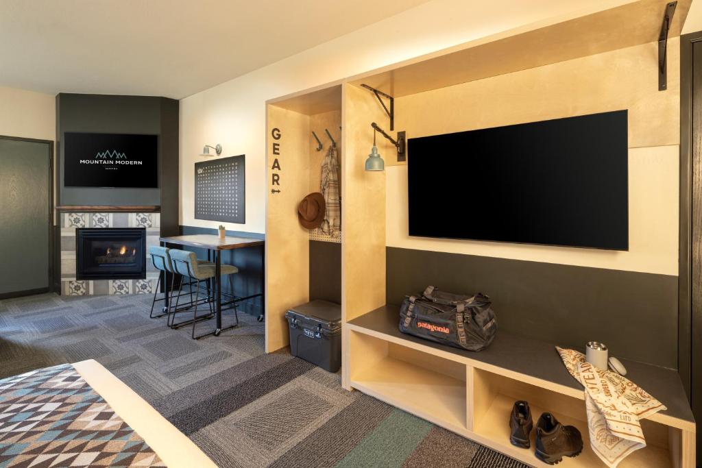 TV a/nebo společenská místnost v ubytování Mountain Modern Sedona