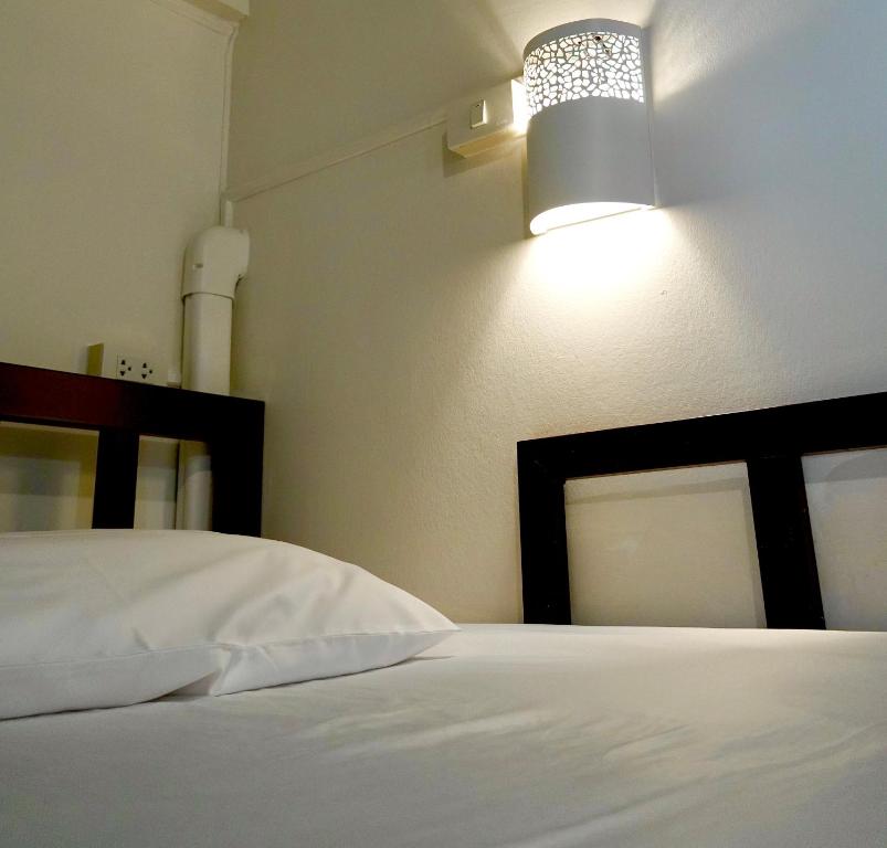 Les Fleurs Bangkok Hostel - Bed In 4-Bed Mixed Dormitory Room