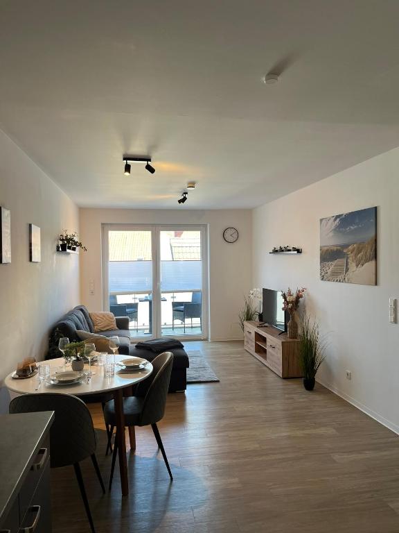 a living room with a couch and a table at Wohnglück Leer-Altstadt in Leer