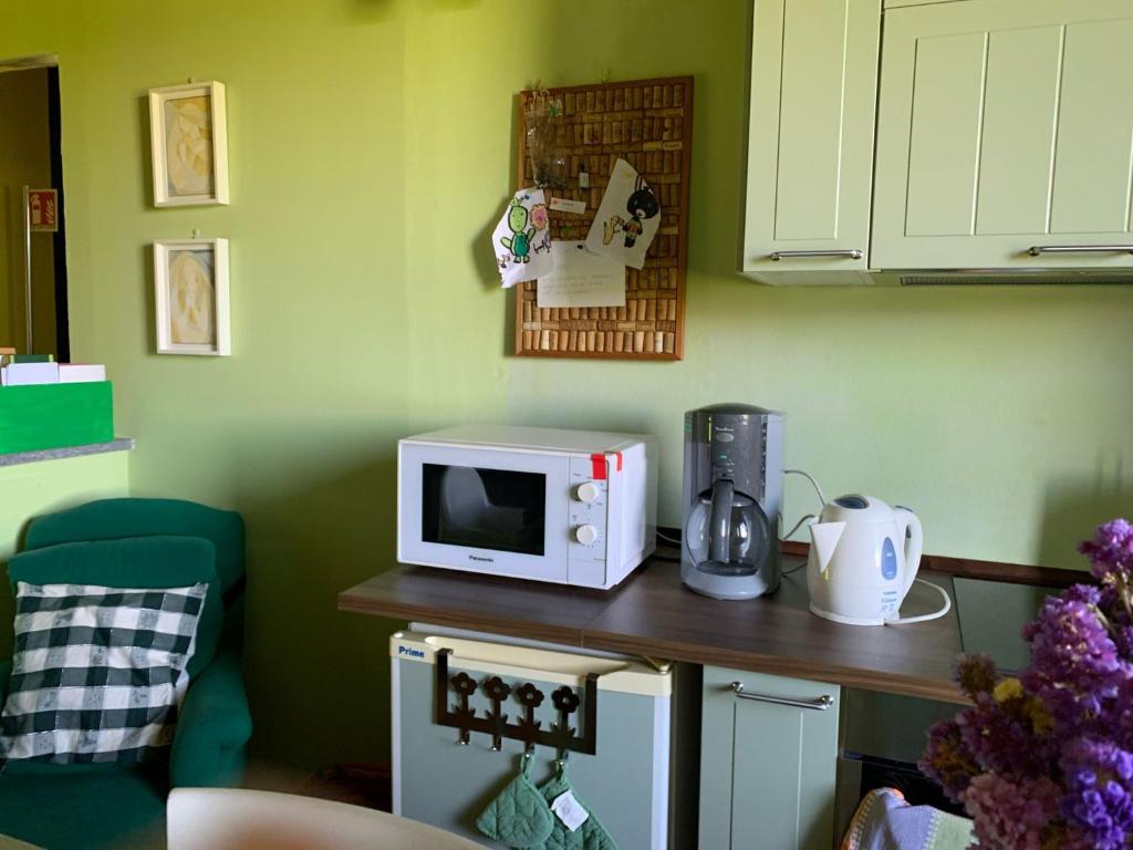 Kuchyň nebo kuchyňský kout v ubytování Sangiligio Countryside Villa, Private Rooms w Kitchen, Bath, Private Entrance, Crema