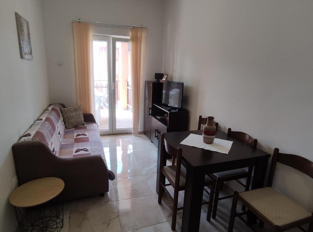 a living room with a couch and a table at Apartman Relax in Bijela