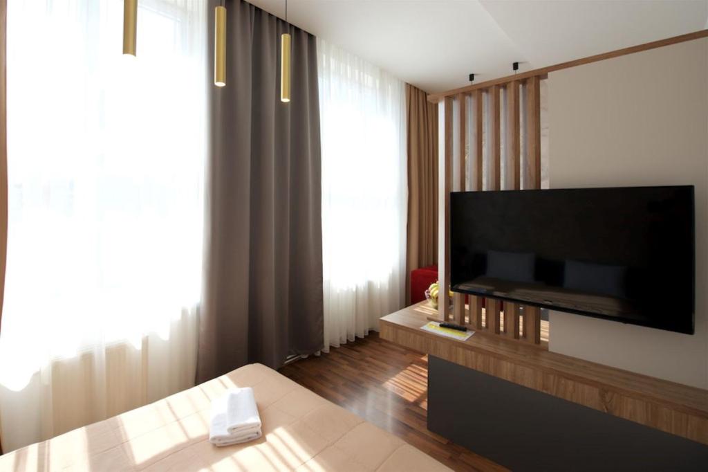 Televízia a/alebo spoločenská miestnosť v ubytovaní Grand Hotel Trenčin