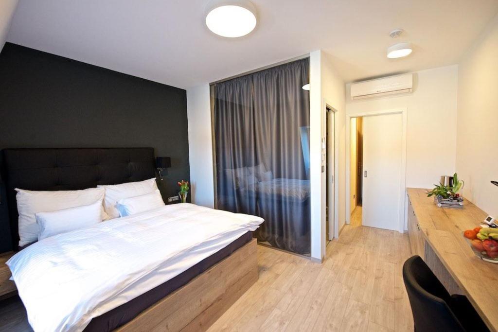 Posteľ alebo postele v izbe v ubytovaní Grand Hotel Trenčin