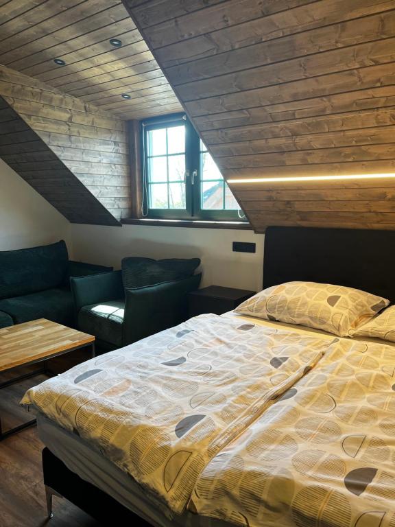Postel nebo postele na pokoji v ubytování Apartmány Vlachovice