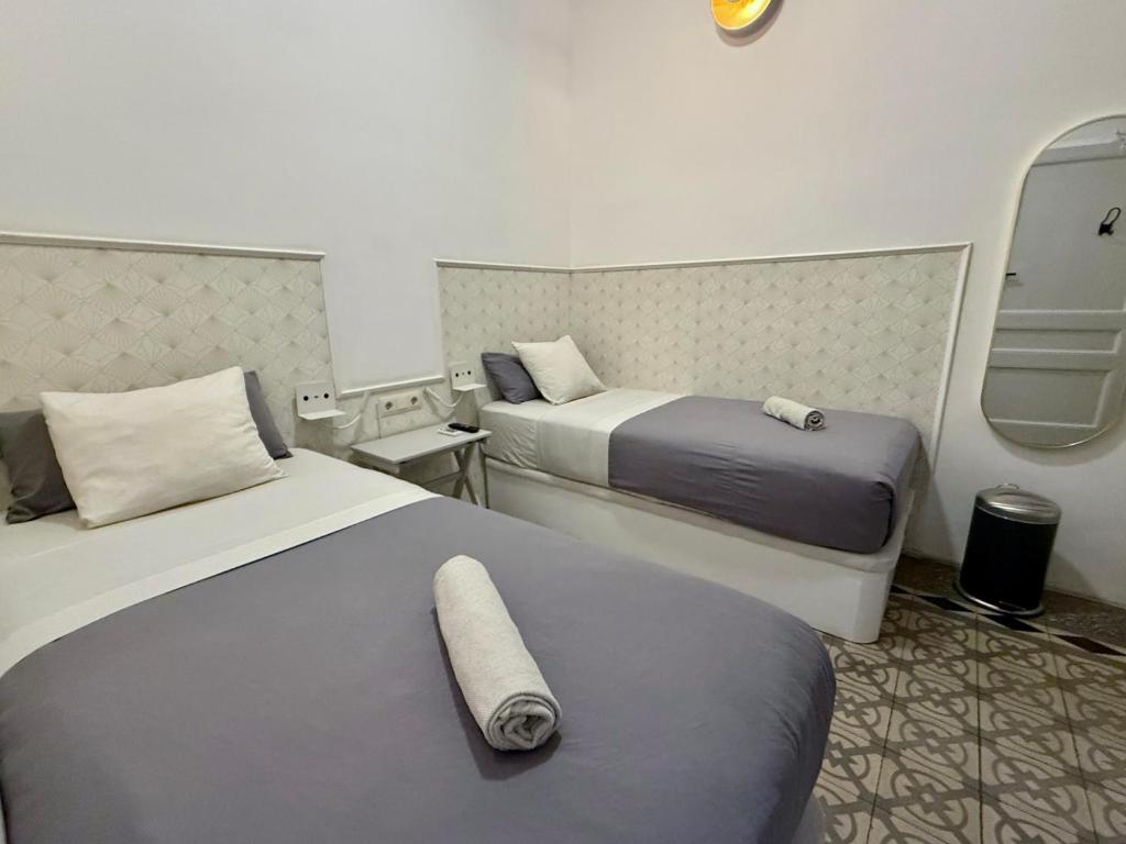 Fabrizzio's Petit - 2