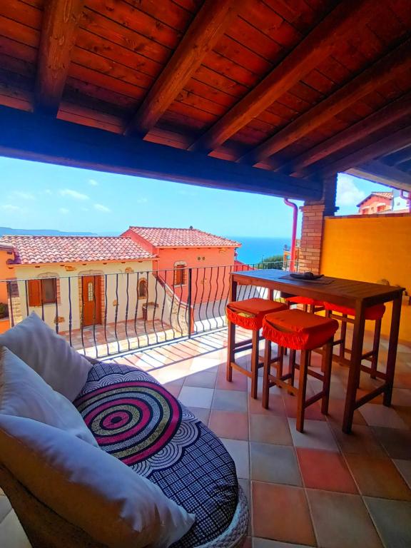 A balcony or terrace at La Villa Tanca Piras