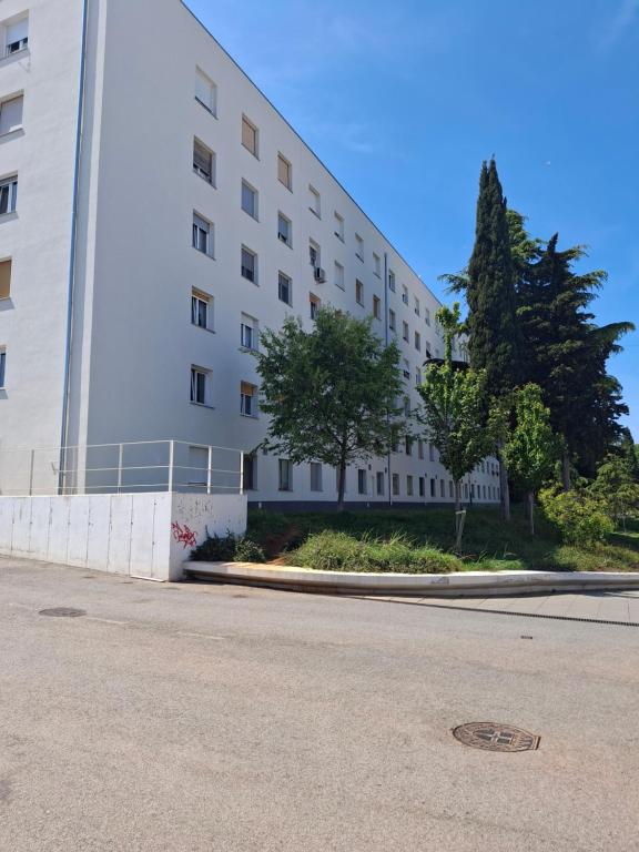 Budova, v ktorej sa apartmán nachádza