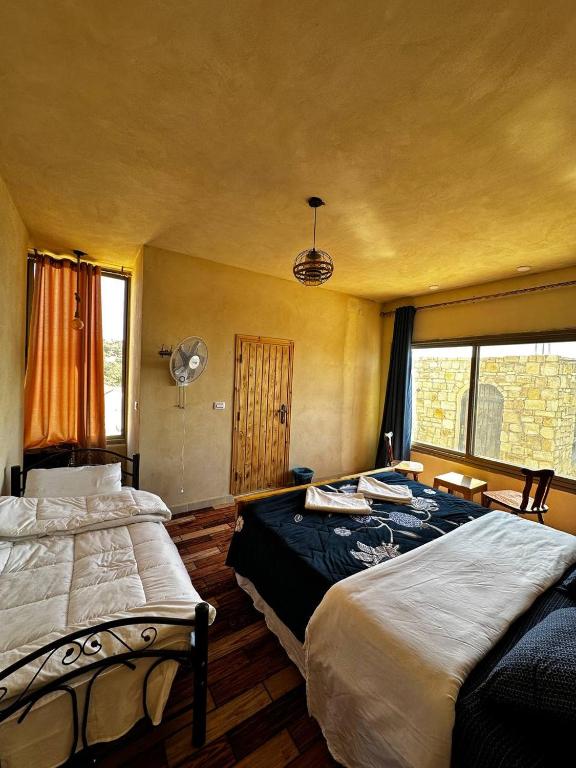 Postel nebo postele na pokoji v ubytování Dana Mount View the highest hotel in Jordan