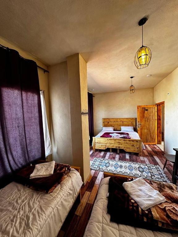 Postel nebo postele na pokoji v ubytování Dana Mount View the highest hotel in Jordan