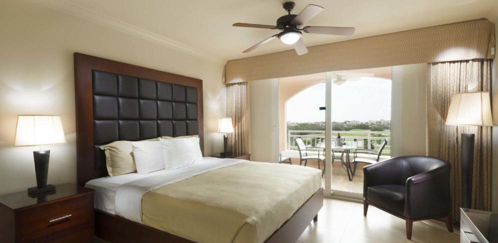 Postel nebo postele na pokoji v ubytování Aruba Escape NYE, Luxe 1BR Prime Eagle Beach
