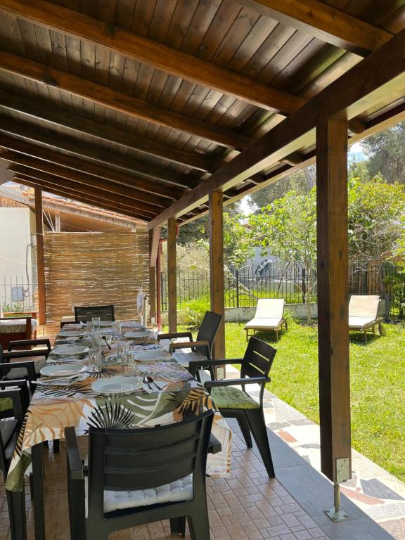 Taman di luar Seaside Cottage with Garden