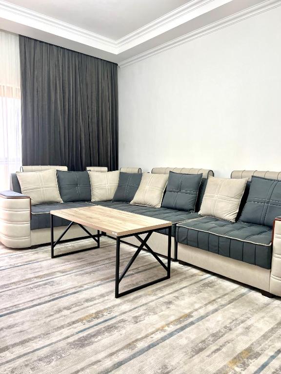 a living room with a couch and a coffee table at Istanbul City 6 by Royal Rentals in Stantsiya Kyzyl-Tukumachi