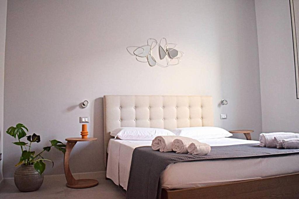 Postel nebo postele na pokoji v ubytování Yllen Rooms