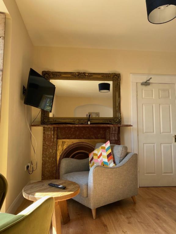 TV a/nebo společenská místnost v ubytování Kylemore House Boutique Apartments - Nancy's Drift