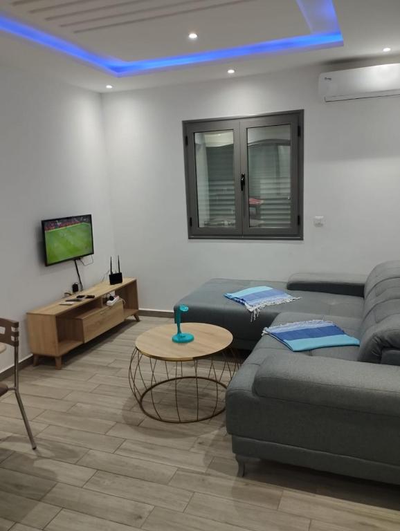 TV a/nebo společenská místnost v ubytování Résidence Inès Djerba Appartement de Luxe