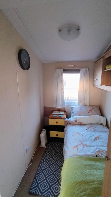 Postel nebo postele na pokoji v ubytování Willows 104 Caravan - 7 Lakes