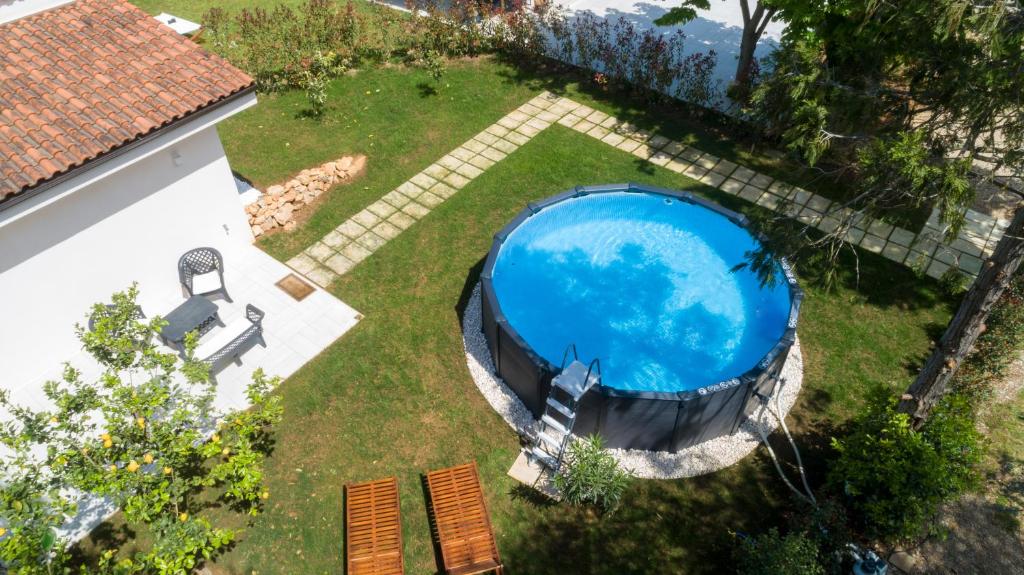 Bazén v ubytování Dèpendance - Lequile - Alfa Country House nebo v jeho okolí