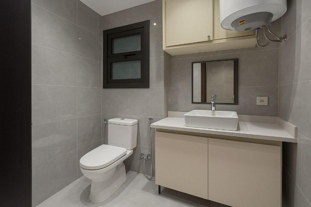 A bathroom at Seaside Serenity - Family Chalet with Modern Comforts