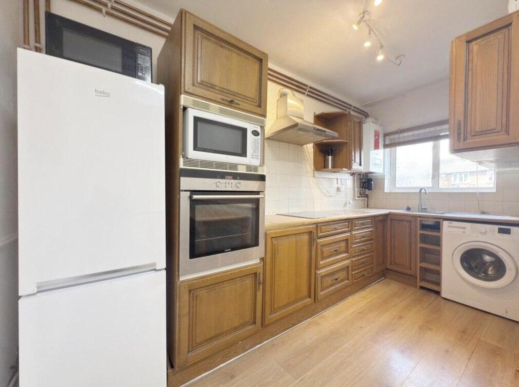 Dapur atau dapur kecil di Spacious 4 Bedroom Apartment in Ealing