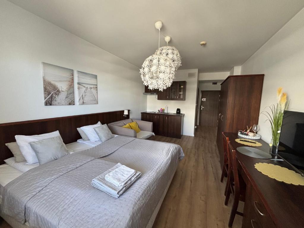 Postel nebo postele na pokoji v ubytování Arka ApartHotel 615 A