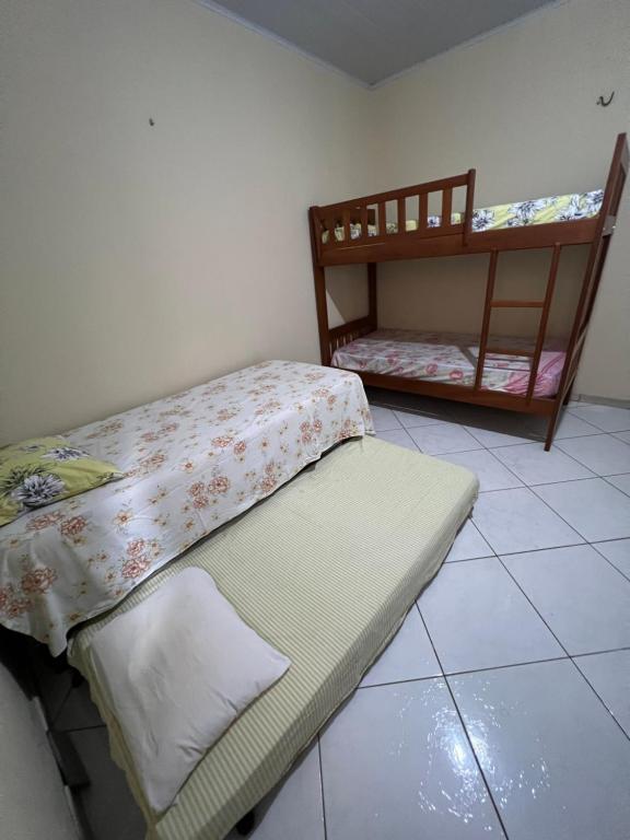 Postel nebo postele na pokoji v ubytování Lazer Hostel