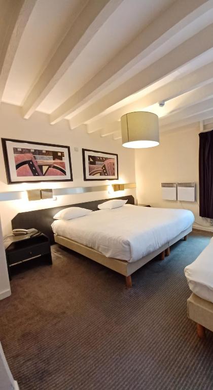 
Quadruple Room with Private Bathroom
