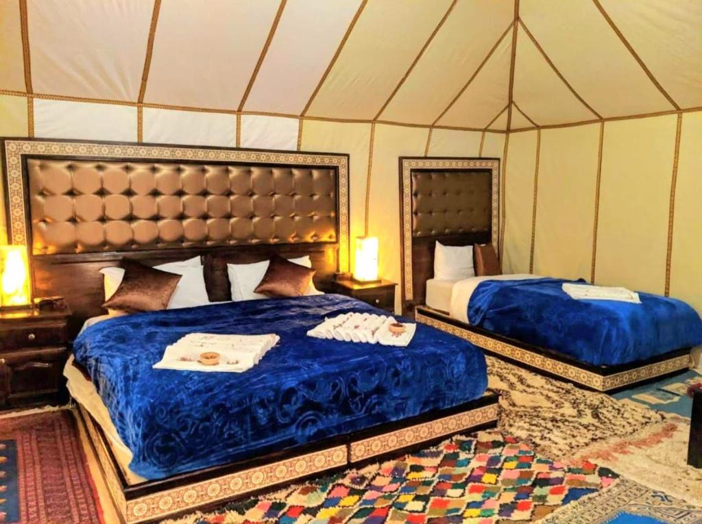 Ένα ή περισσότερα κρεβάτια σε δωμάτιο στο Yalla Luxury Camp Morocco