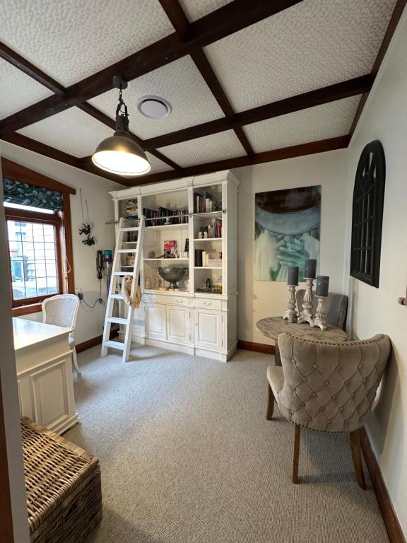 The Hidden Gem in Cambridge - One to Two Bedroom Suite