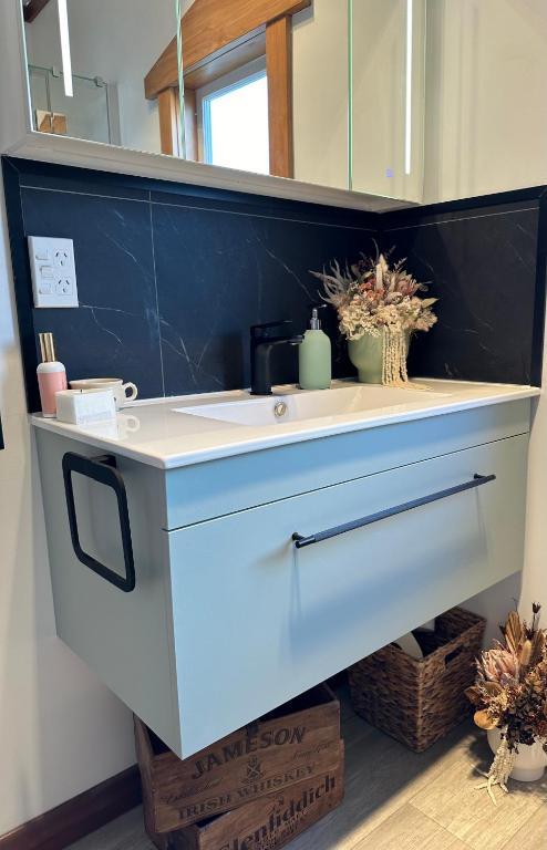 The Hidden Gem in Cambridge - One to Two Bedroom Suite - Resim 3