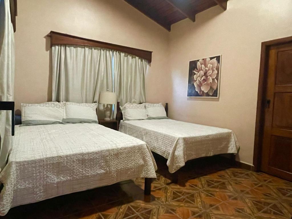 Postel nebo postele na pokoji v ubytování Hostal Marias