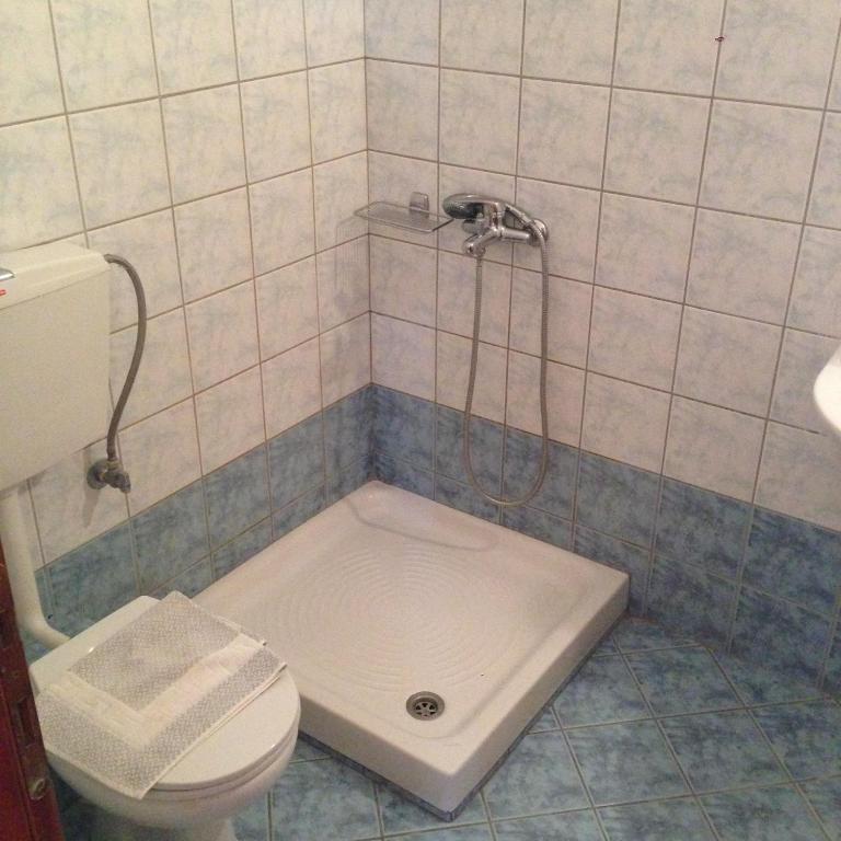 Koupelna v ubytování Hotel Akrogiali