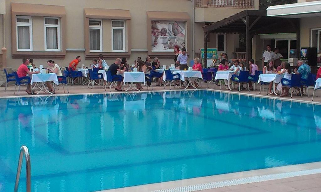Bazén v ubytování Helios Hotel nebo v jeho okolí