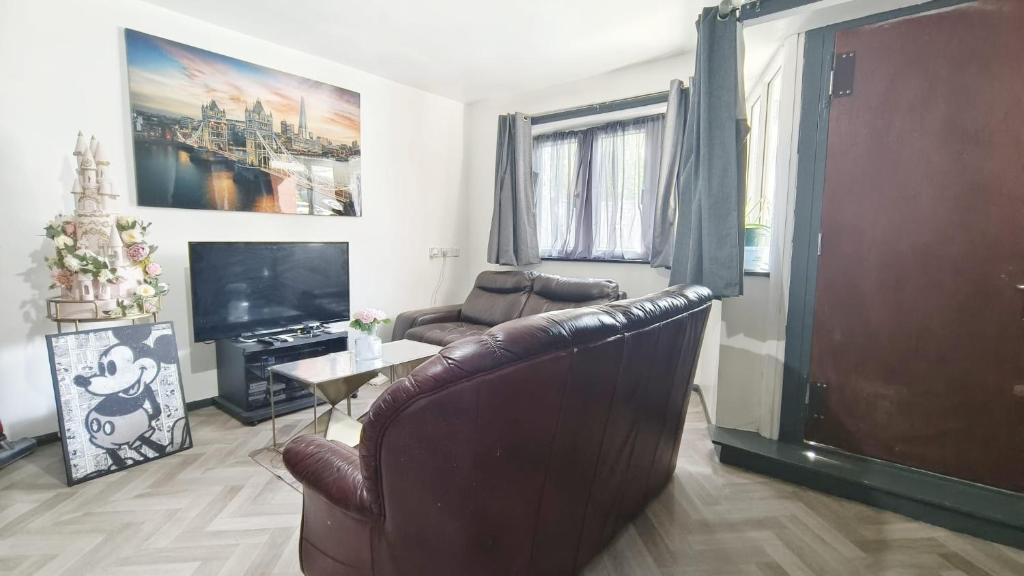 TV a/nebo společenská místnost v ubytování Lockton House