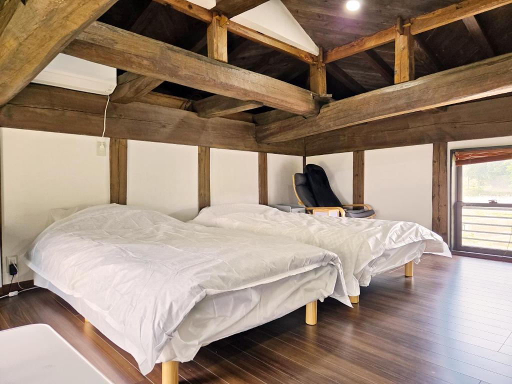 Postel nebo postele na pokoji v ubytování 一宿一景一生縁-千葉県四街道店
