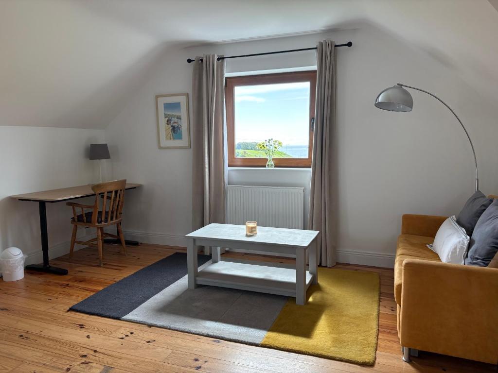 Posezení v ubytování Luxurious large West Cork property with seaviews