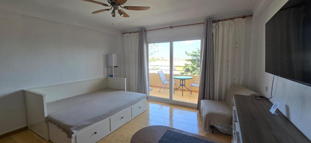 Posteľ alebo postele v izbe v ubytovaní Estudio en Torrevieja a 700 m del mar