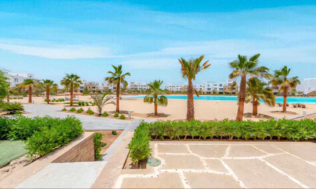 Bazén v ubytování Swan Lake El Gouna - Crystal Lagoon View nebo v jeho okolí