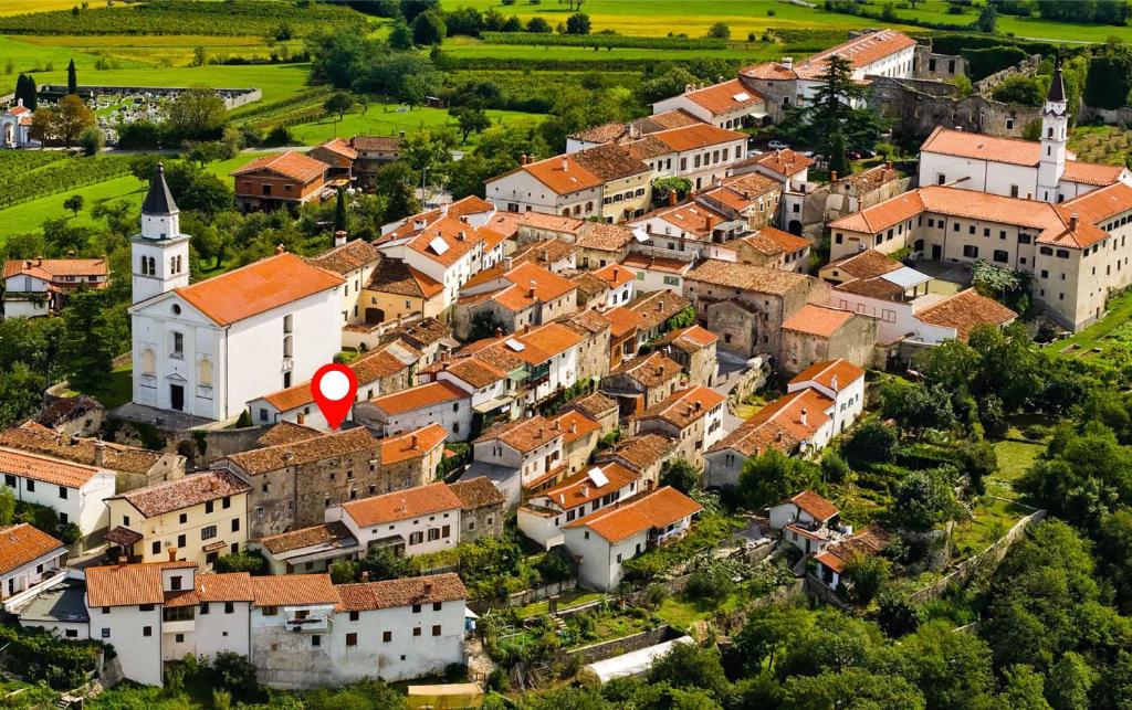 Nespecifikovaný výhled na destinaci Ajdovščina nebo výhled na město při pohledu z aparthotelu