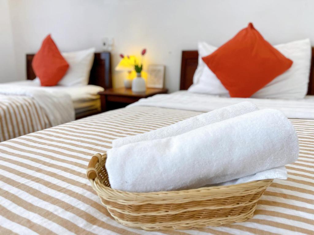 Postel nebo postele na pokoji v ubytování Ngọc Toàn Lakehouse
