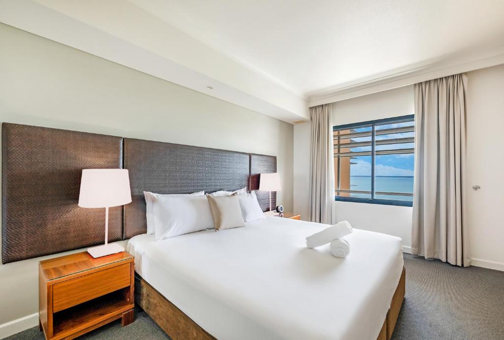 Gulta vai gultas numurā naktsmītnē Two Private Oceanview Suites with Resort Pool