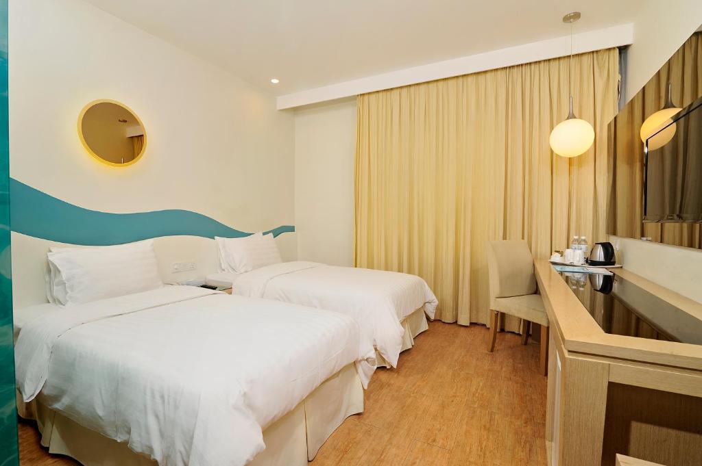 Postel nebo postele na pokoji v ubytování Oceania Hotel